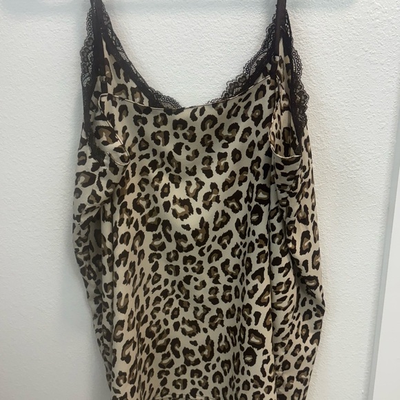 Beautiful leopard top w/adj. straps - Picture 5 of 7